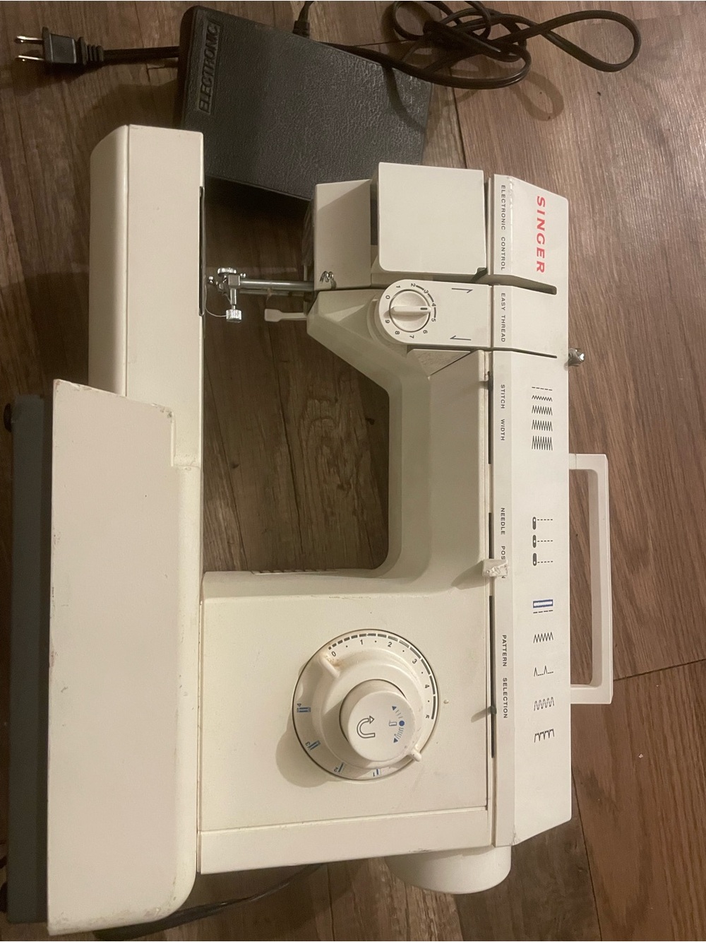 Singer Portable Sewing Machine in White — Compact Home Model - Picture 2 of 5